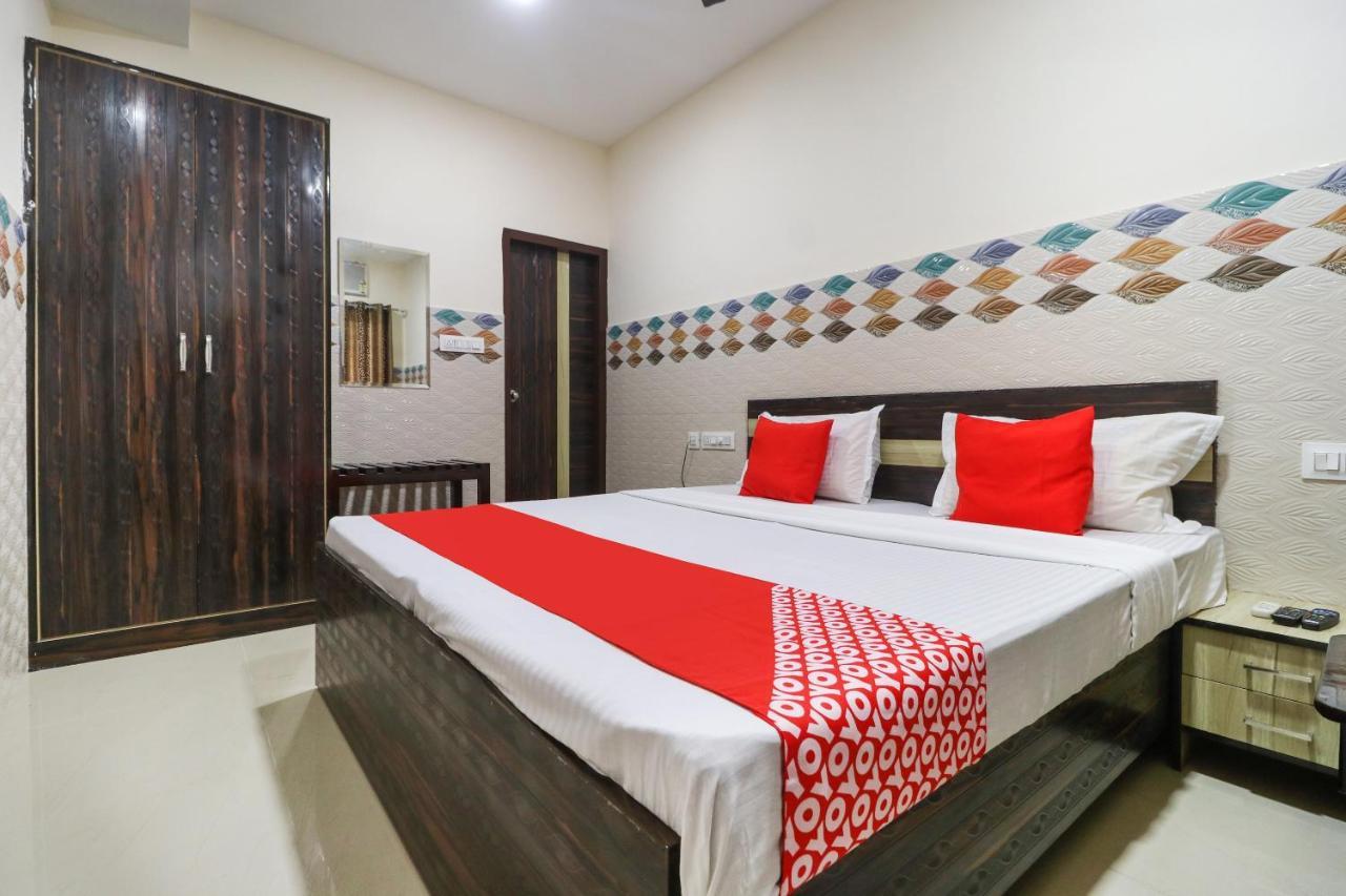 Oyo 49095 Hotel K Fort Abadpura Bagian luar foto