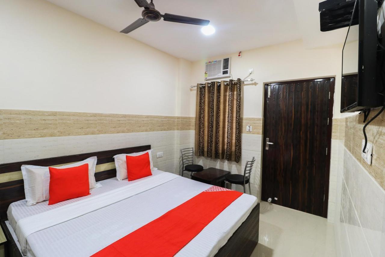 Oyo 49095 Hotel K Fort Abadpura Bagian luar foto