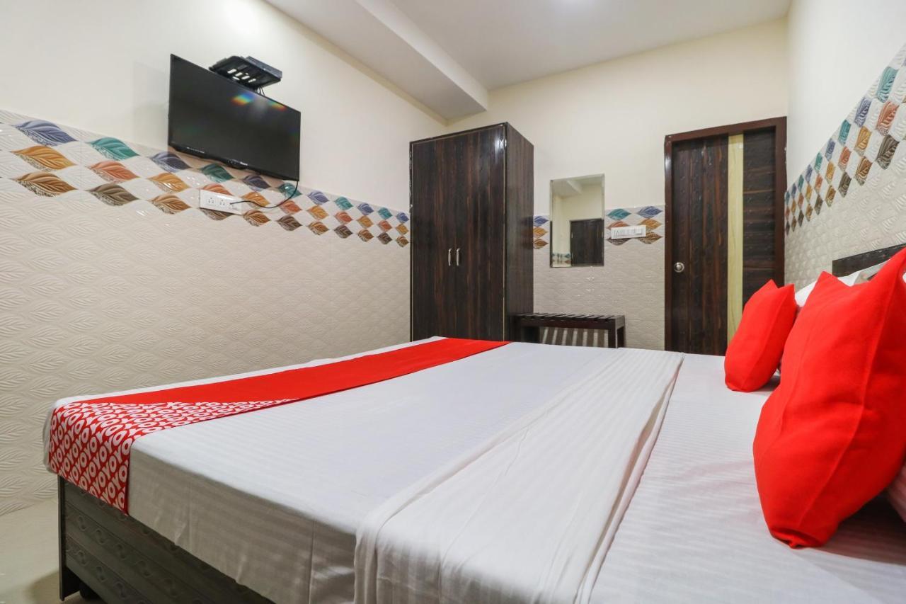 Oyo 49095 Hotel K Fort Abadpura Bagian luar foto